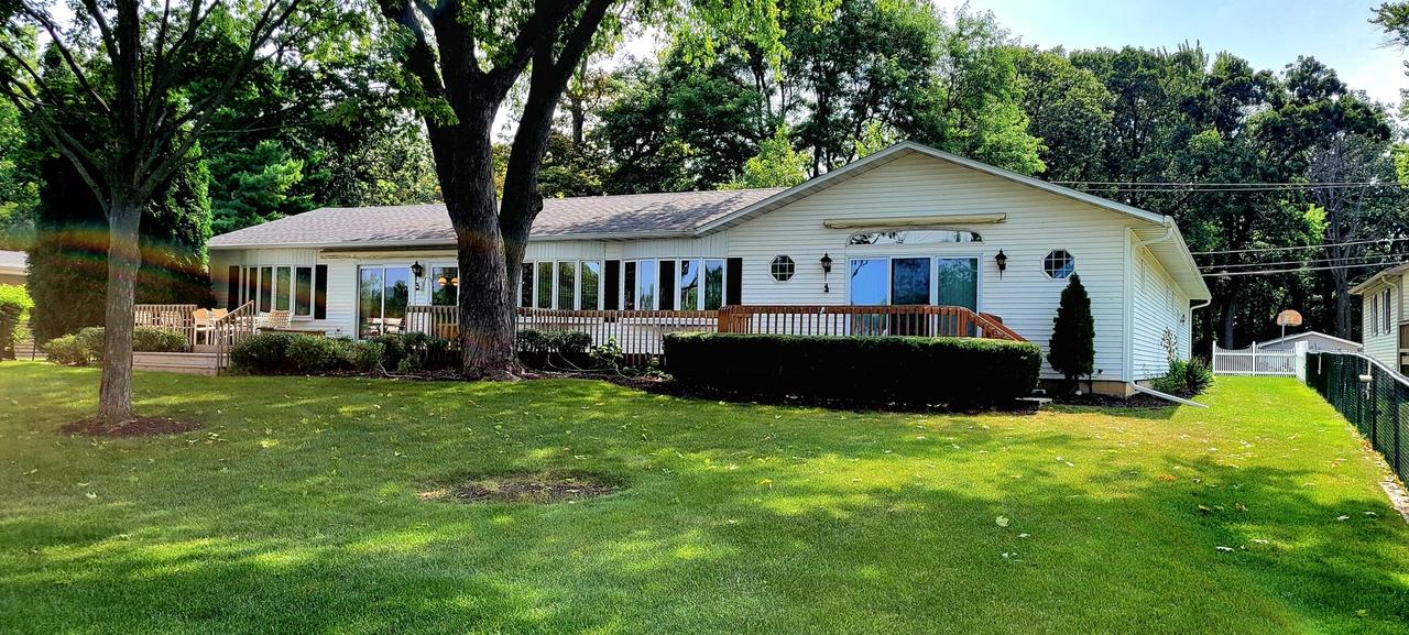 1900 River Terrace Dr., Johnsburg, IL 60051