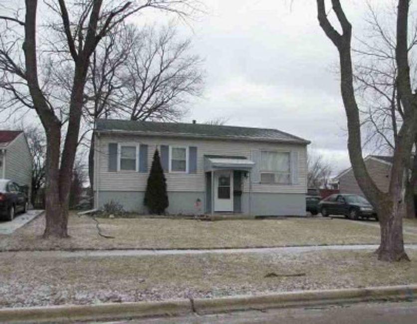 206 Ridge Cir., Streamwood, IL 60107