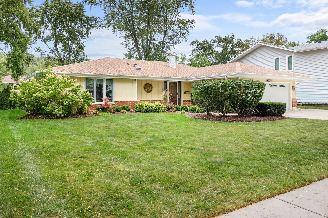 1505 Chartwell Rd., Schaumburg, IL 60195