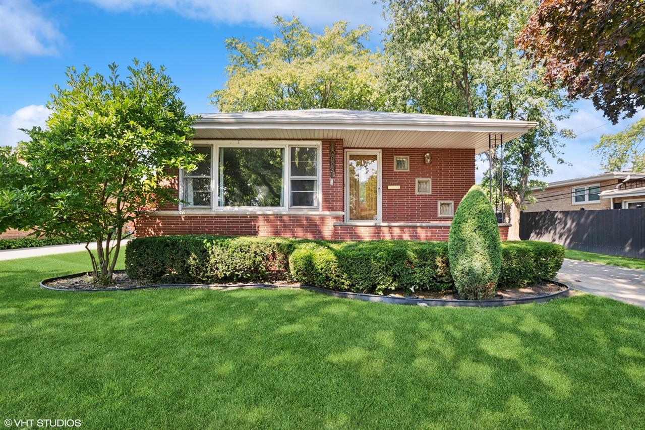 10624 Lawler Ave., Oak Lawn, IL 60453