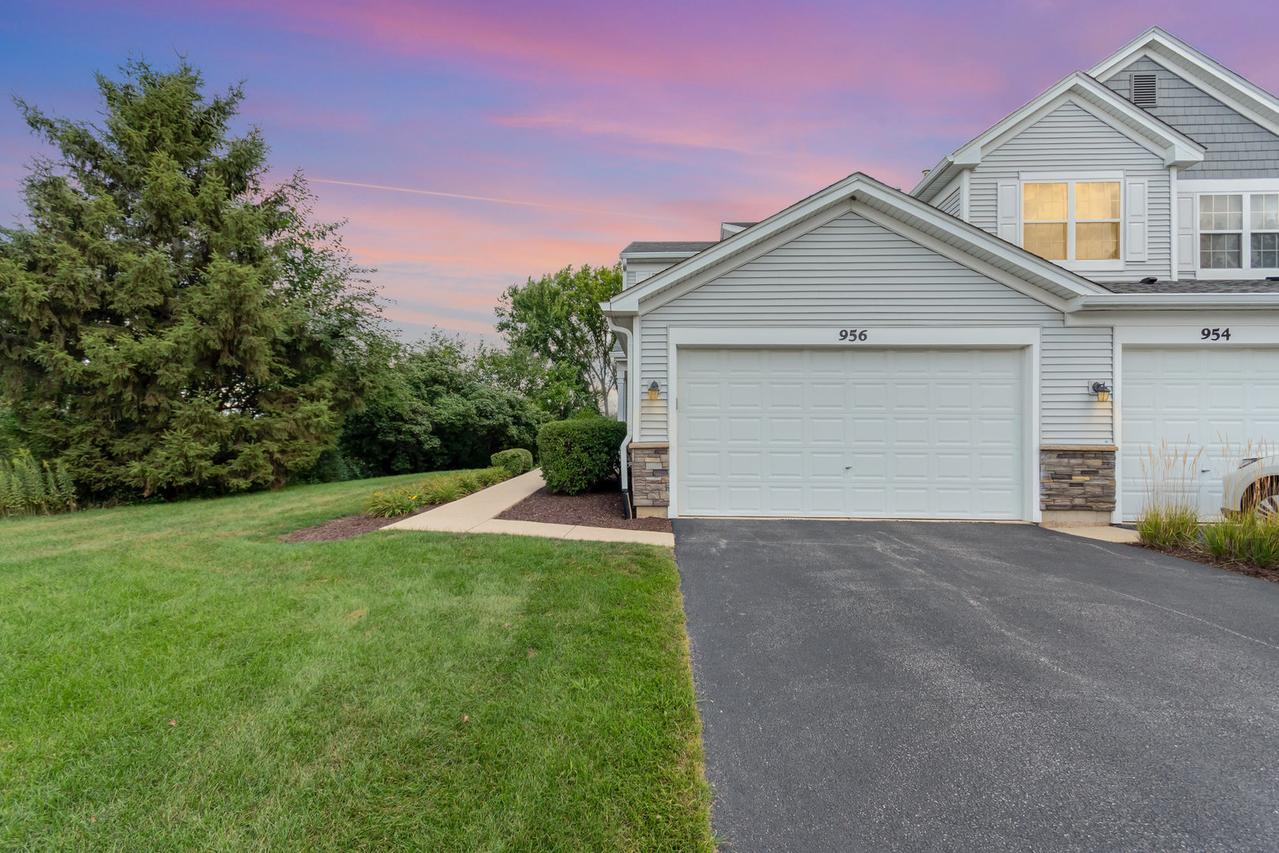 954 Genesee Dr., Naperville, IL 60563