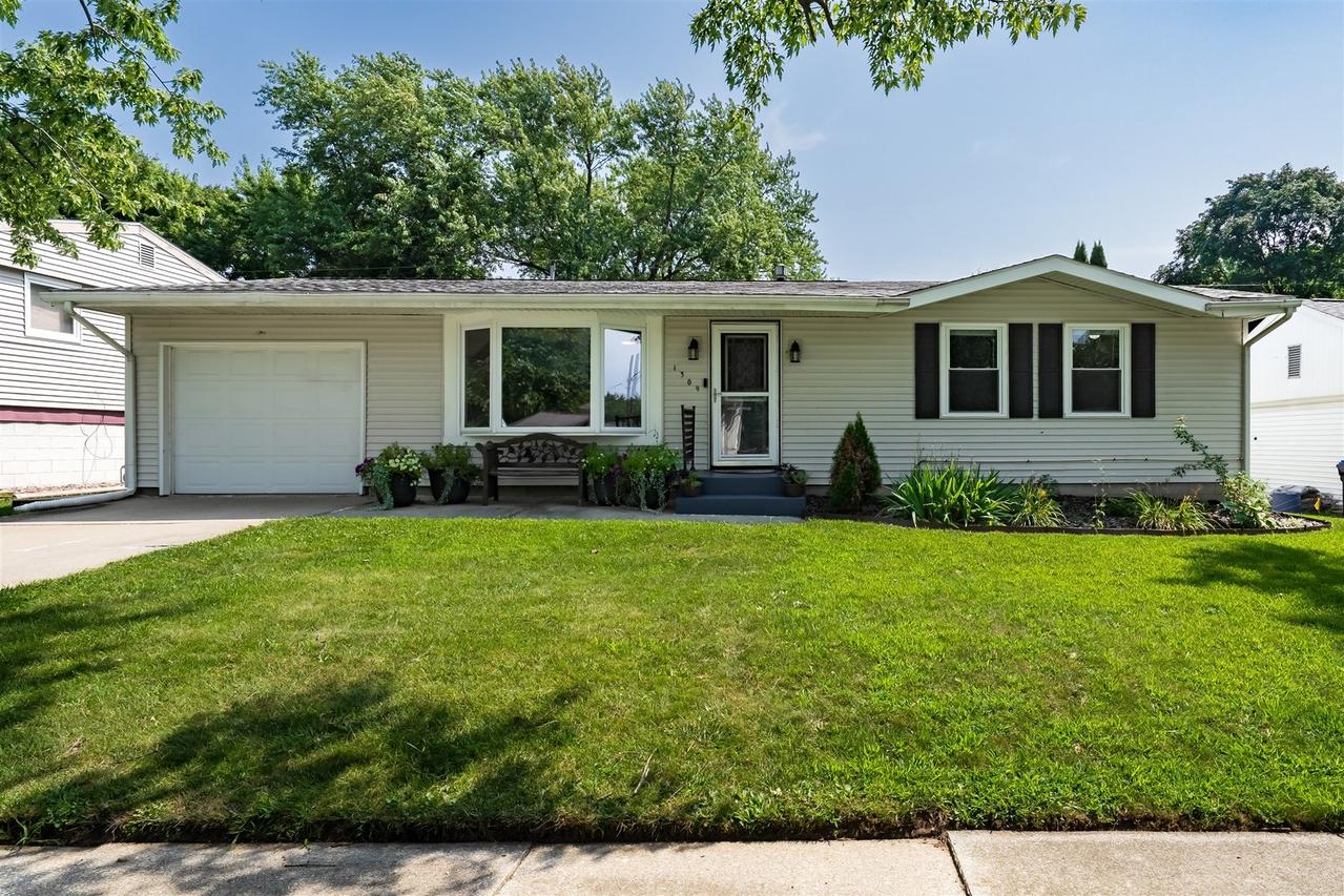 1309 Dogwood Ln., Bloomington, IL 61704