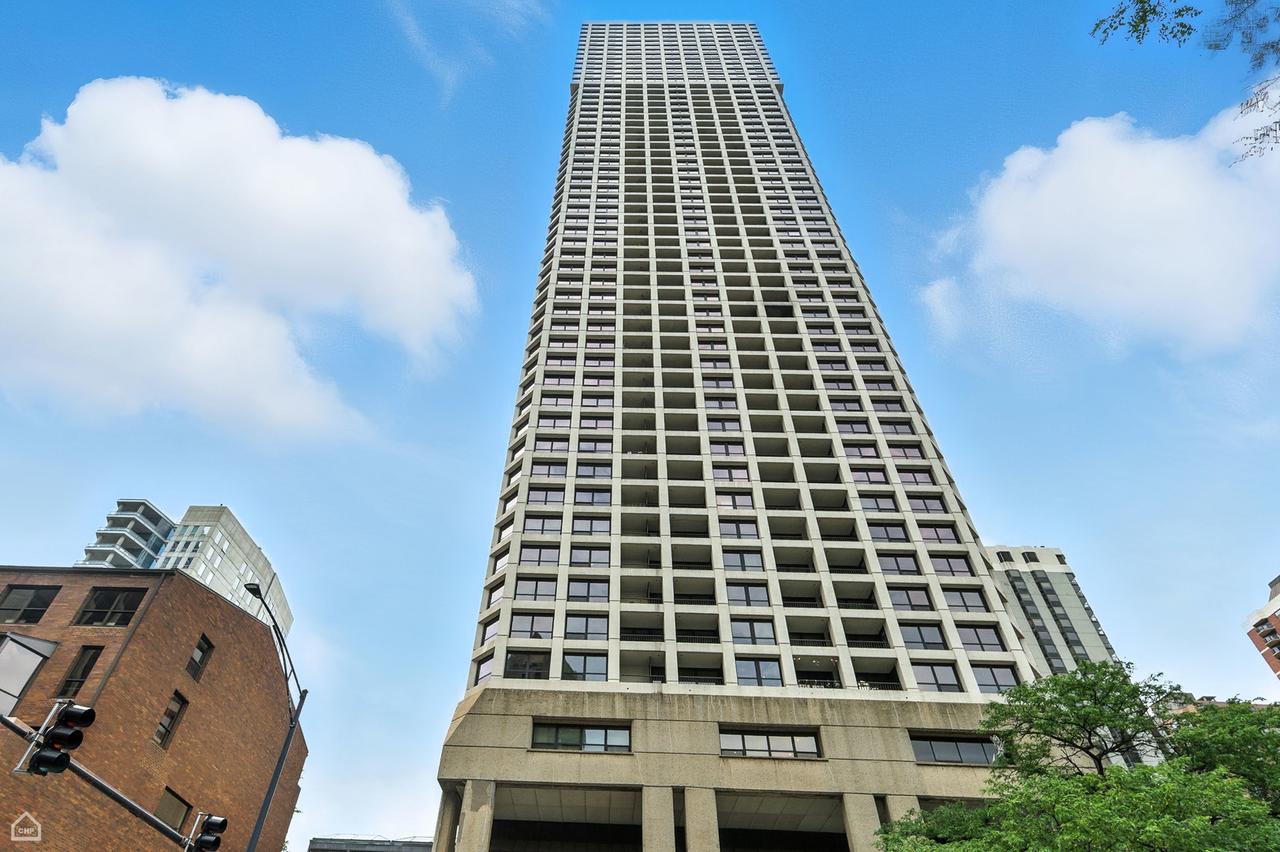 1030 N State St. #11M, Chicago, IL 60610