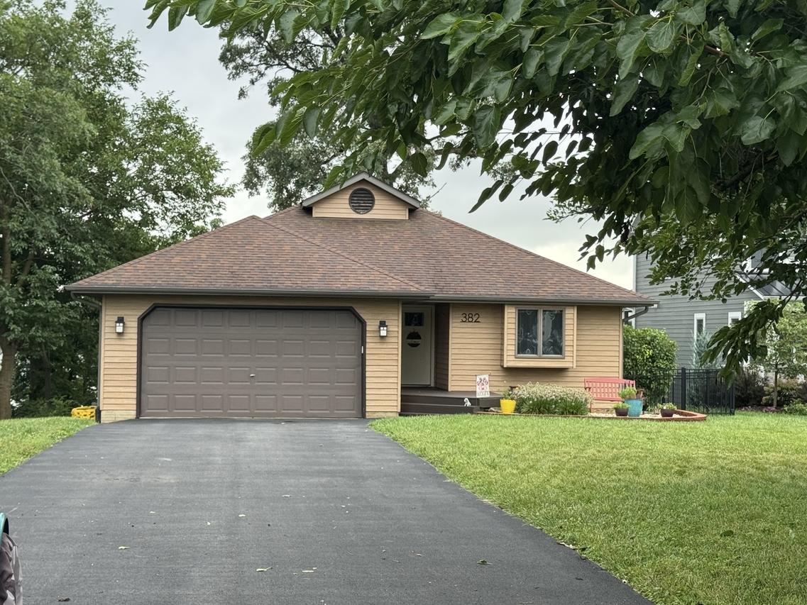 382 Holiday Dr., Lake Holiday, IL 60552
