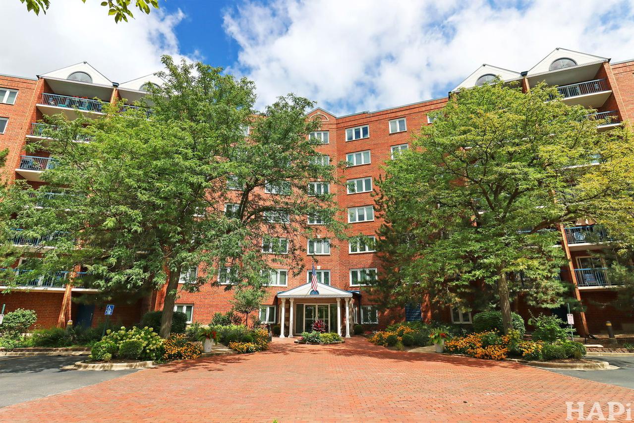 6701 N Milwaukee Ave. #202, Niles, IL 60714