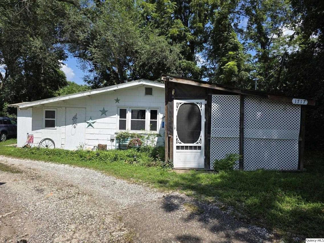 1717 N 4th St., Quincy, IL 62301