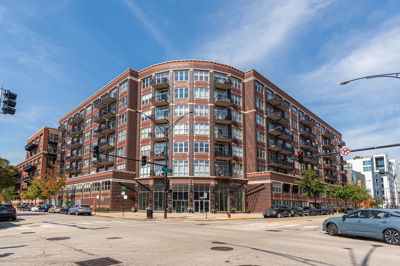 1000 W Adams St. #703, Chicago, IL 60607