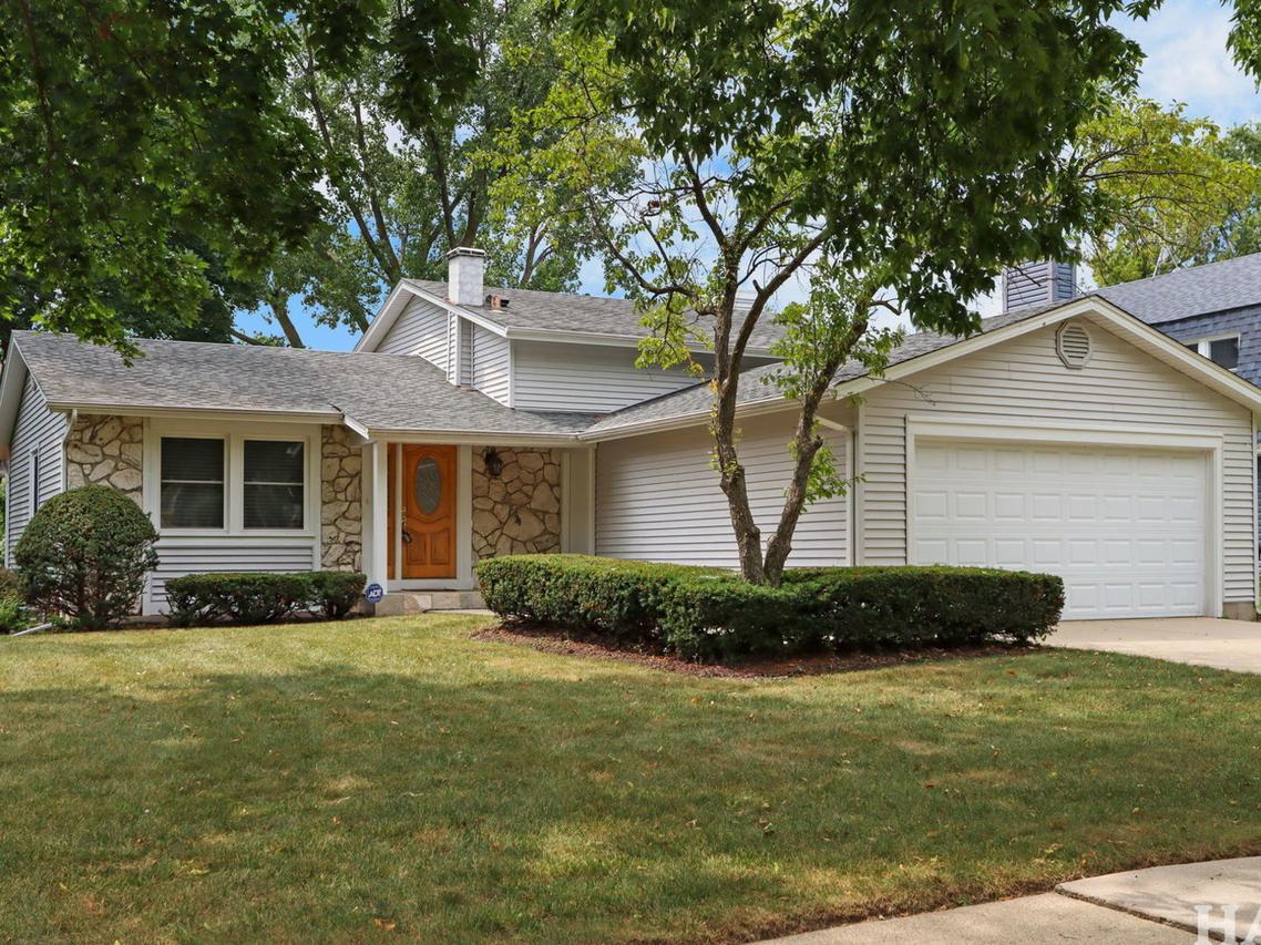 4090 N Parkside Dr., Hoffman Estates, IL 60192