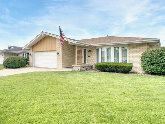 New Homes For Sale This Week That Attend Oak Lawn-Hometown Middle School: August 15th to August 21st