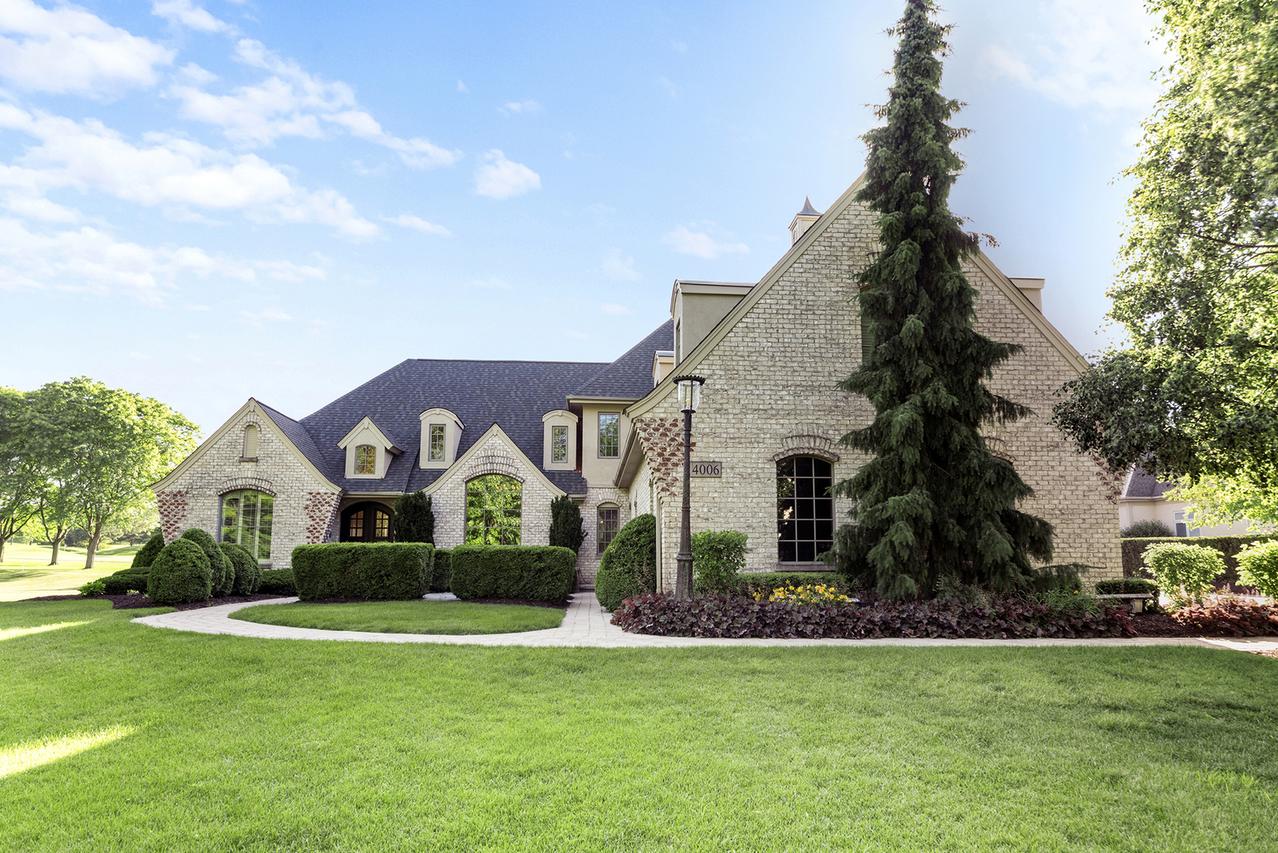 4006 Royal Fox Dr., St. Charles, IL 60174