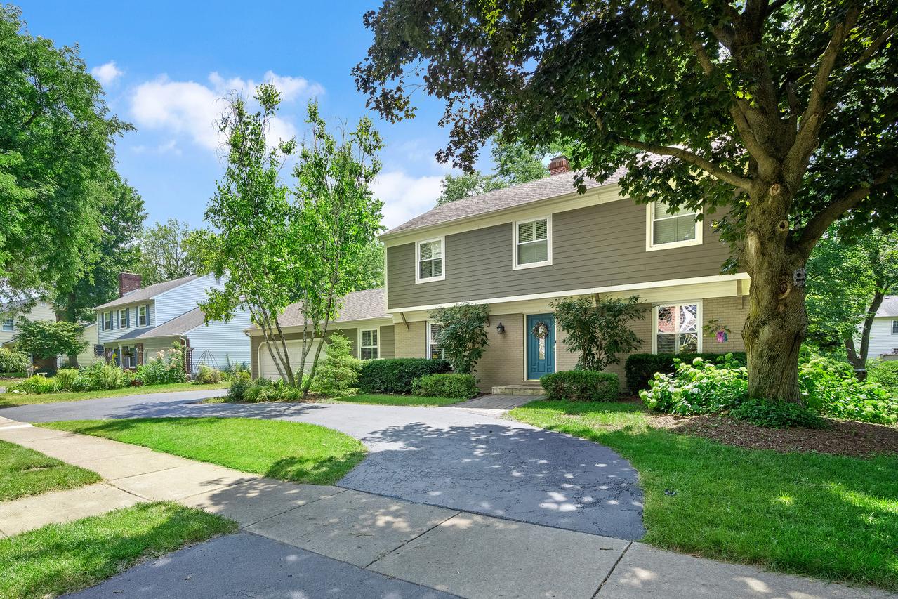 1431 Coral Berry Ln., Downers Grove, IL 60515