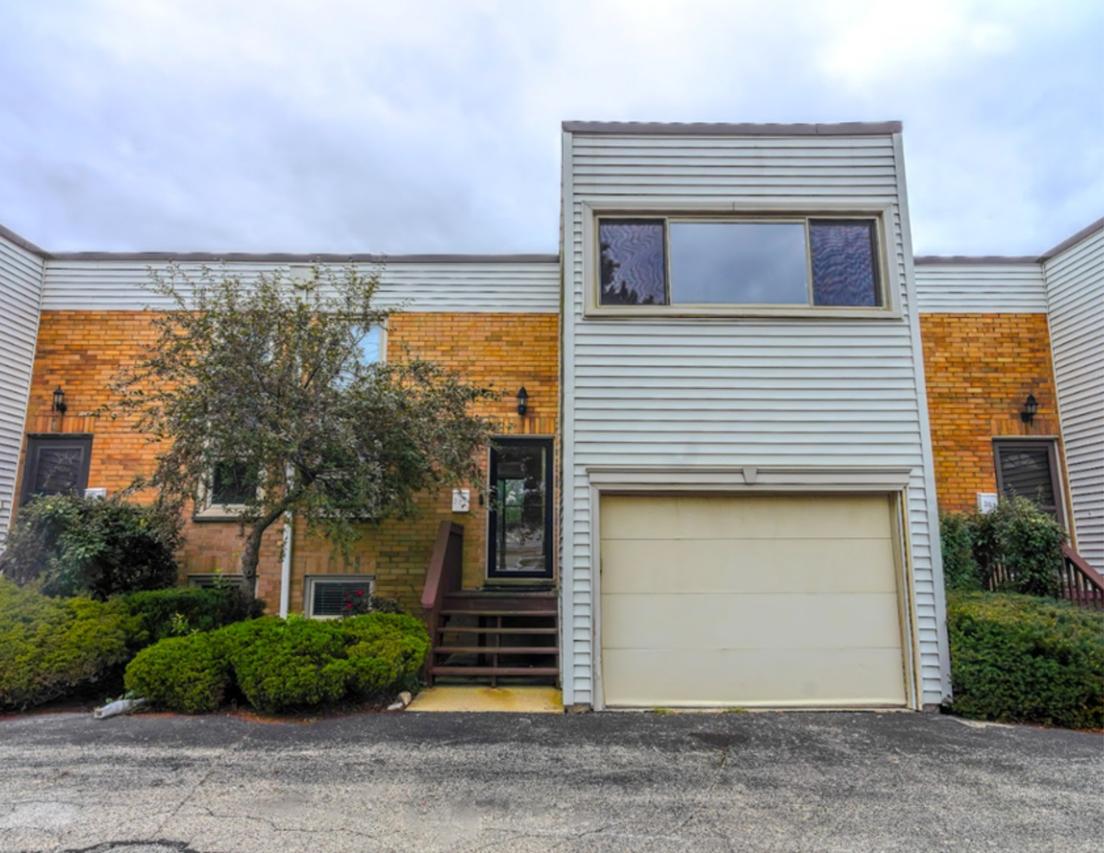 364 Cedar Tree Ct., Hoffman Estates, IL 60169