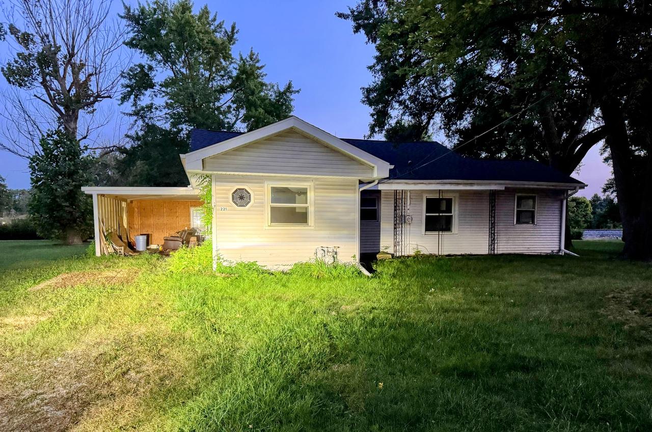221 W Central St., Atwood, IL 61913