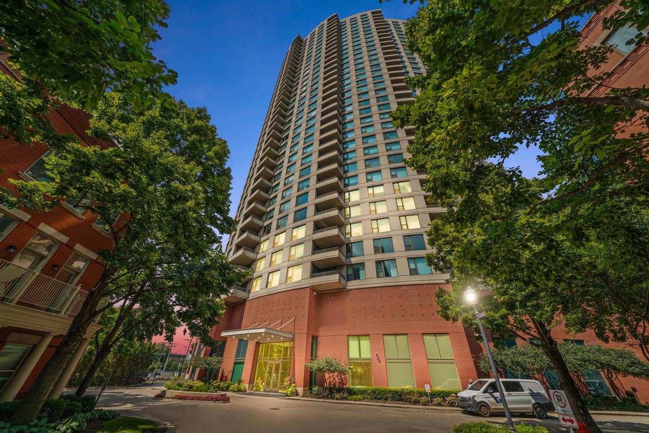 501 N Clinton St. #3203, Chicago, IL 60654