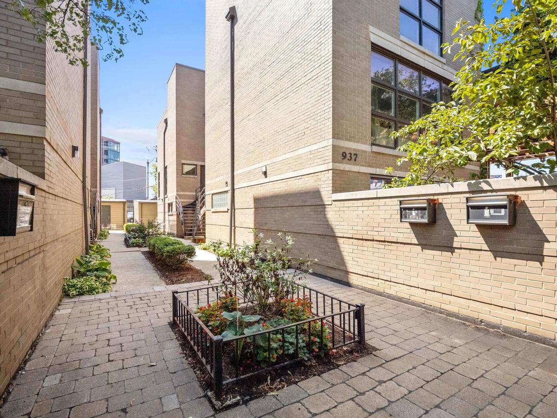 937 W Wrightwood Ave. #C, Chicago, IL 60614