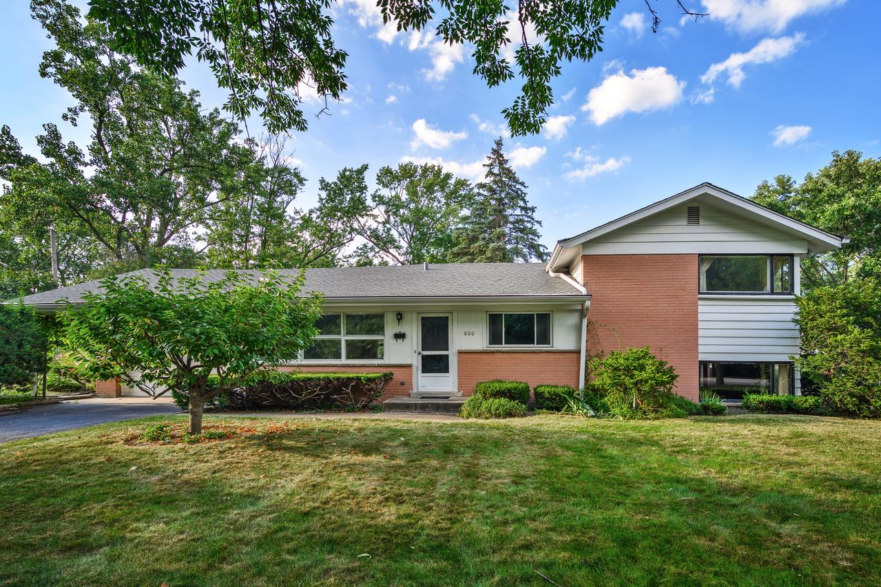 800 Clover Ct., Glenview, IL 60025