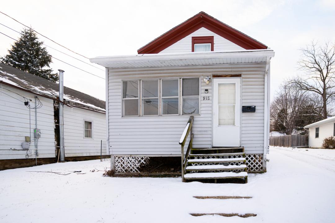 918 S Fruit Ave., Freeport, IL 61032