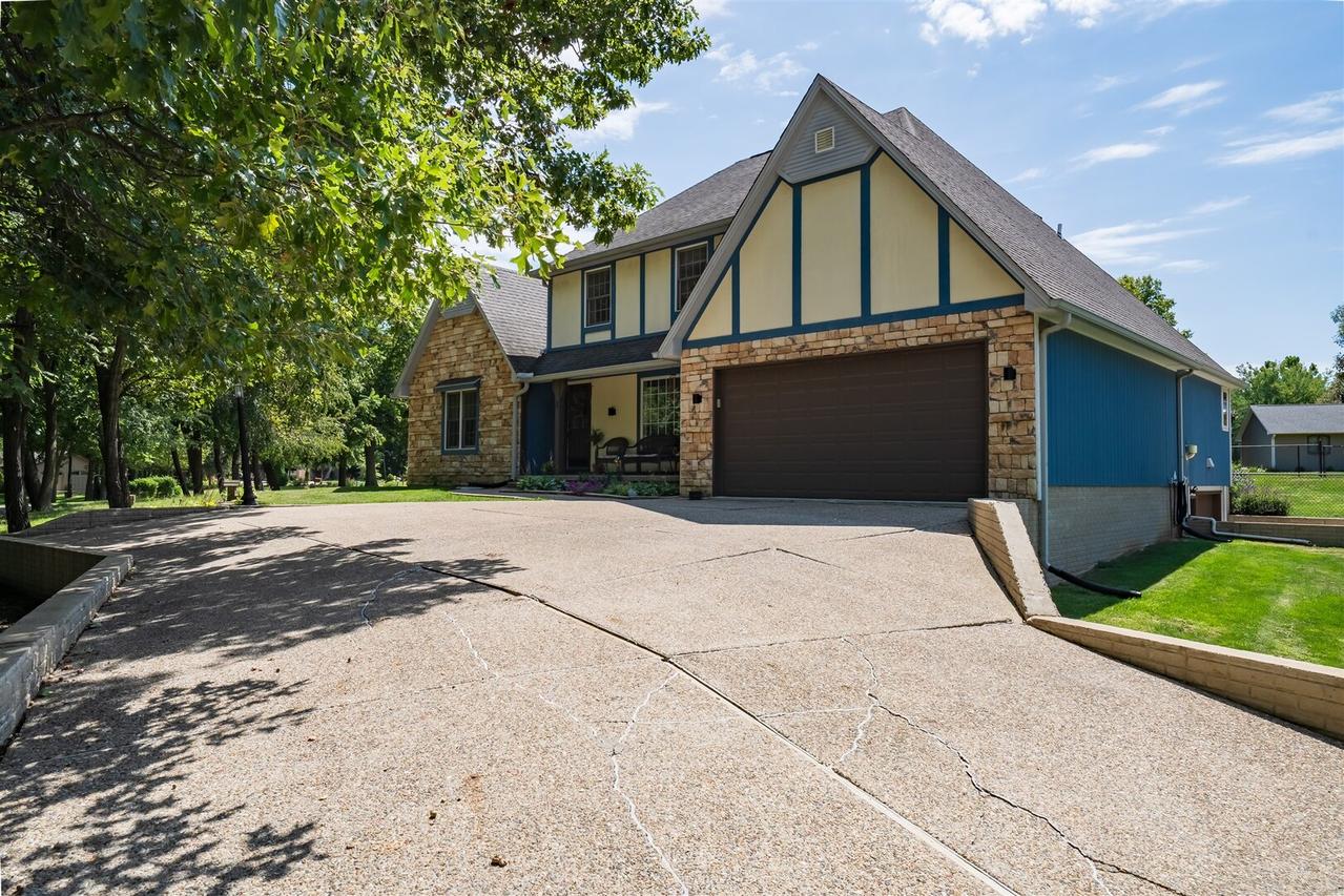 1 Timber Creek Ct., Towanda, IL 61776