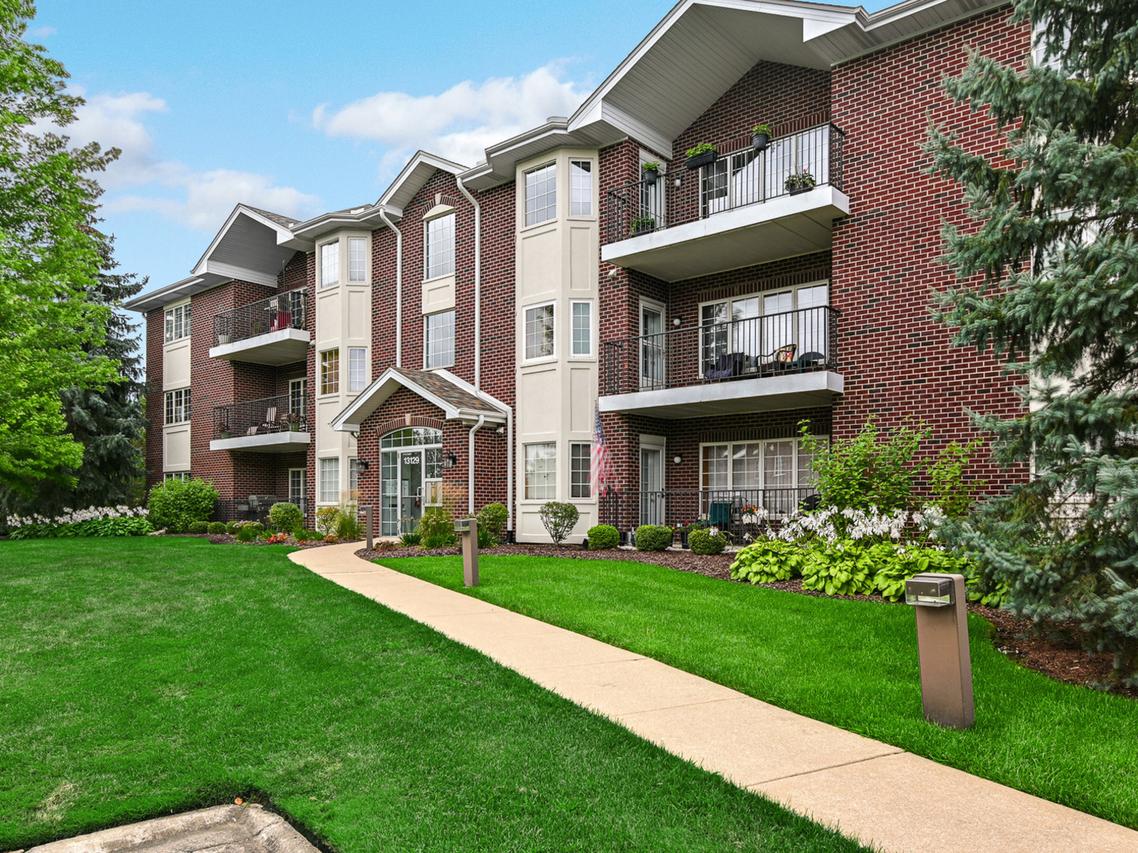 13129 Timber Tr. #303, Palos Heights, IL 60463