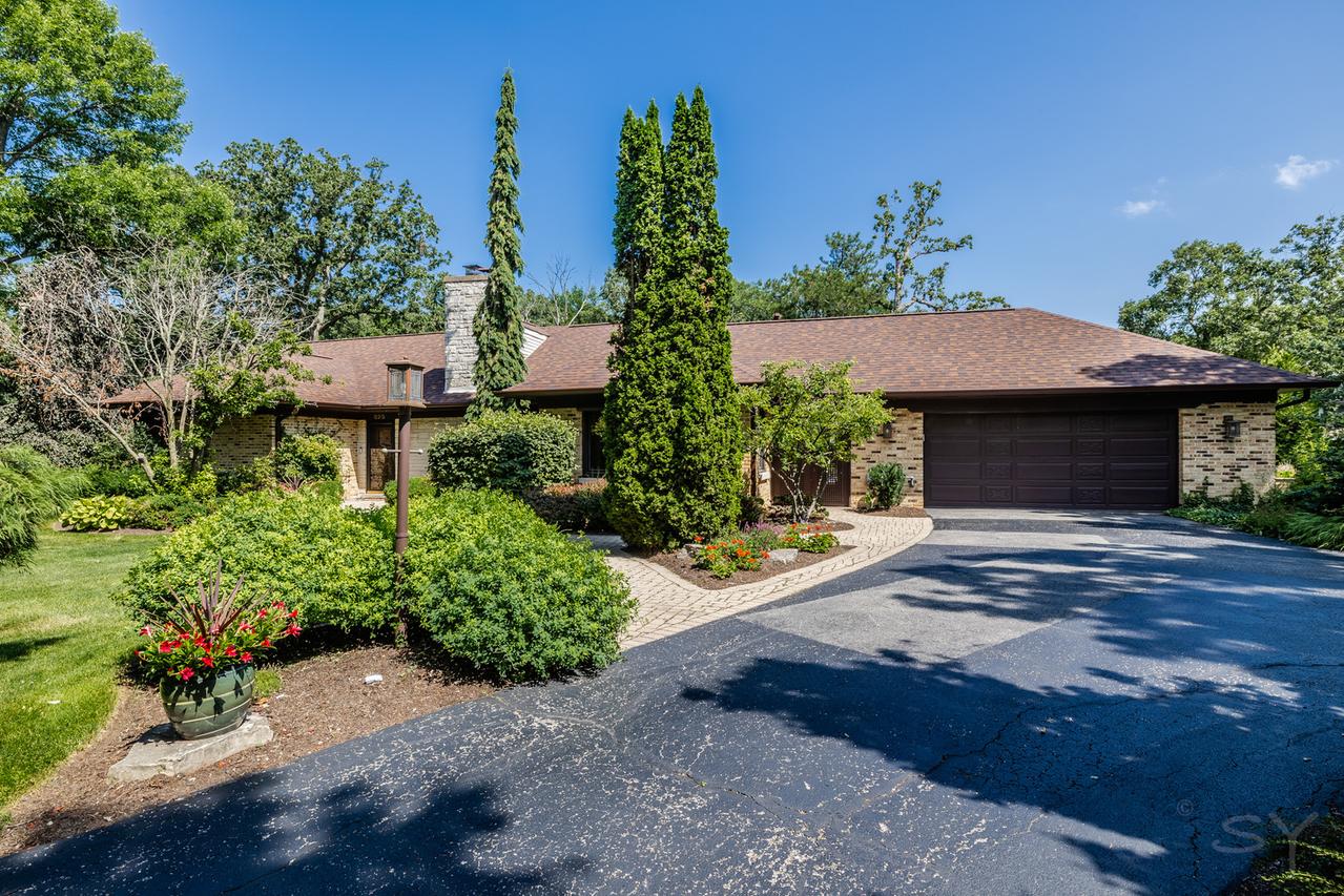 829 Northwoods Rd., Deerfield, IL 60015