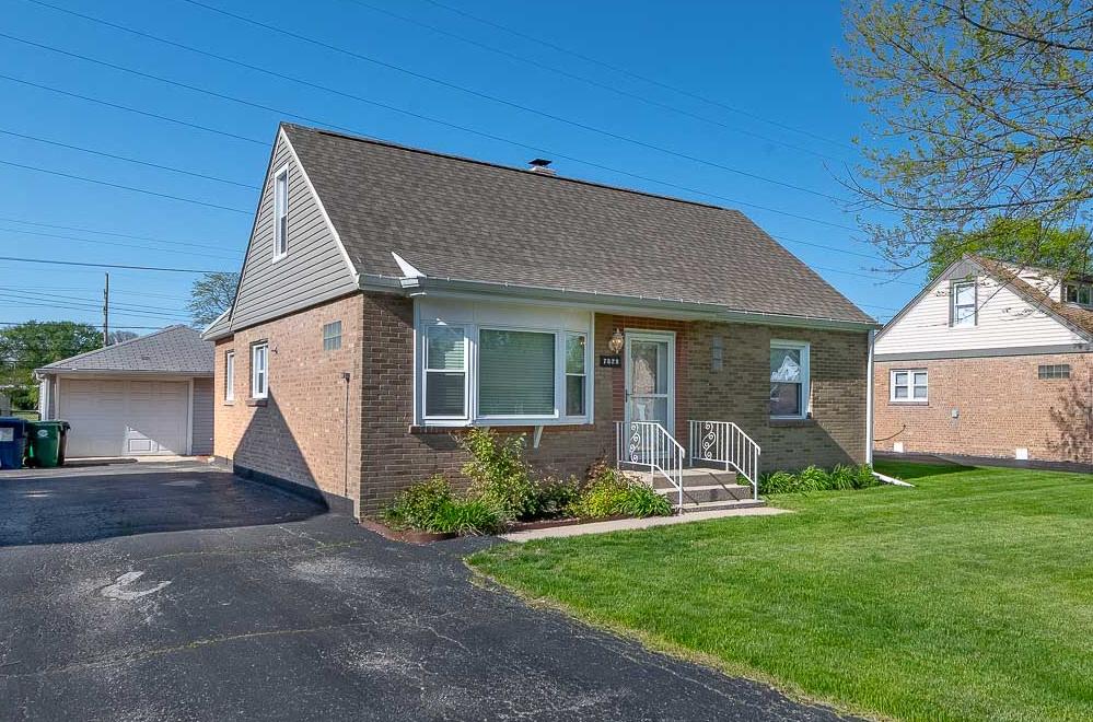 7828 Suburban Ln., Bridgeview, IL 60455