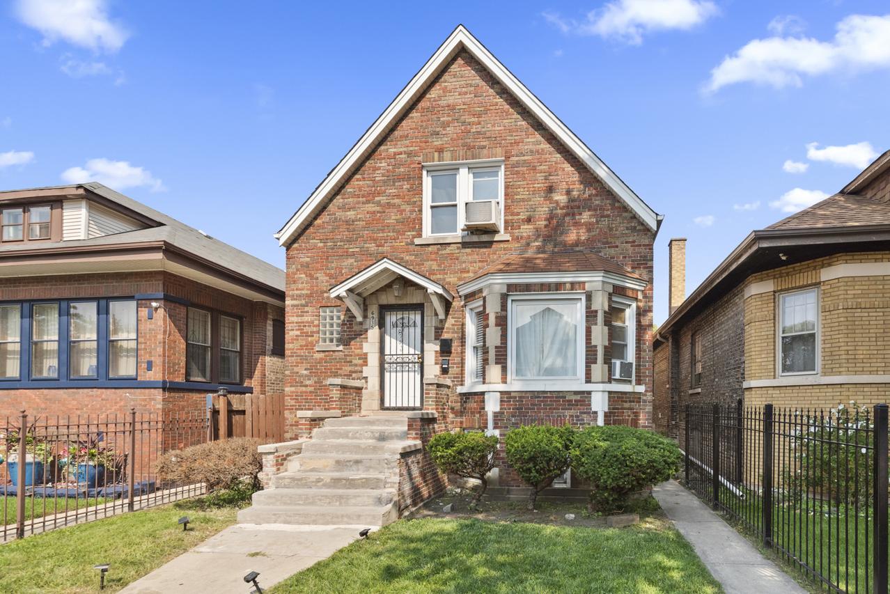 6935 S Campbell Ave., Chicago, IL 60629