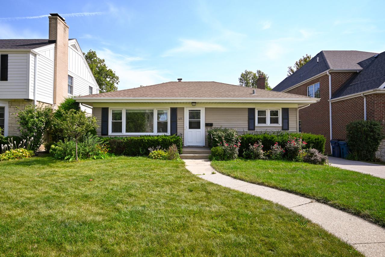 325 N Highview Ave., Elmhurst, IL 60126