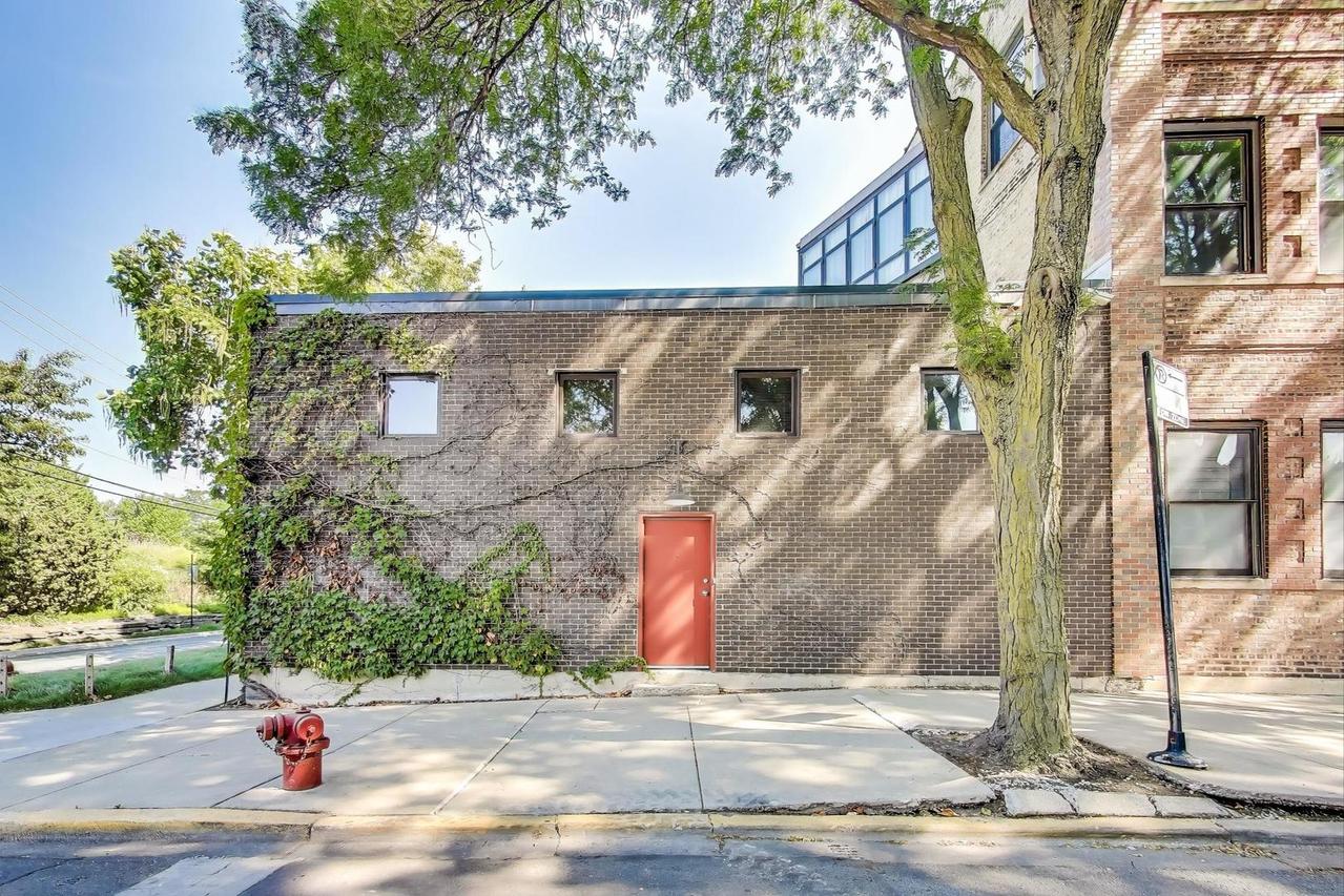 1776 W Winnemac Ave. #100, Chicago, IL 60640