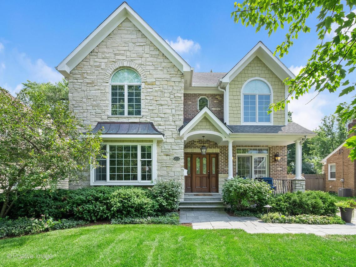 113 Mohawk Dr., Clarendon Hills, IL 60514