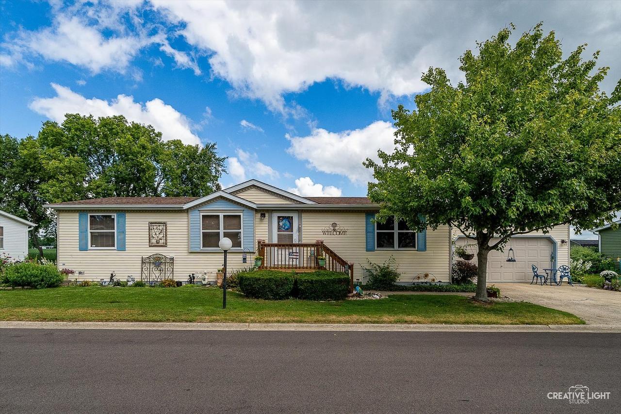 132 Cardinal Ln., Sandwich, IL 60548