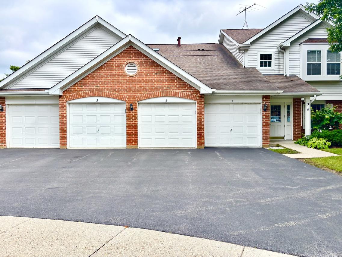 315 Ashbury Ct. #3, Roselle, IL 60172