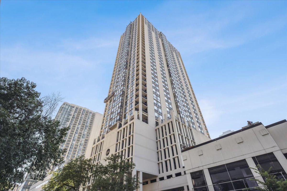 1122 N Clark St. #1403, Chicago, IL 60610