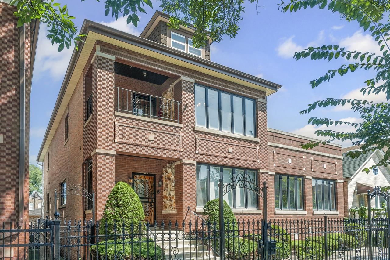 3011 S Emerald Ave., Chicago, IL 60616