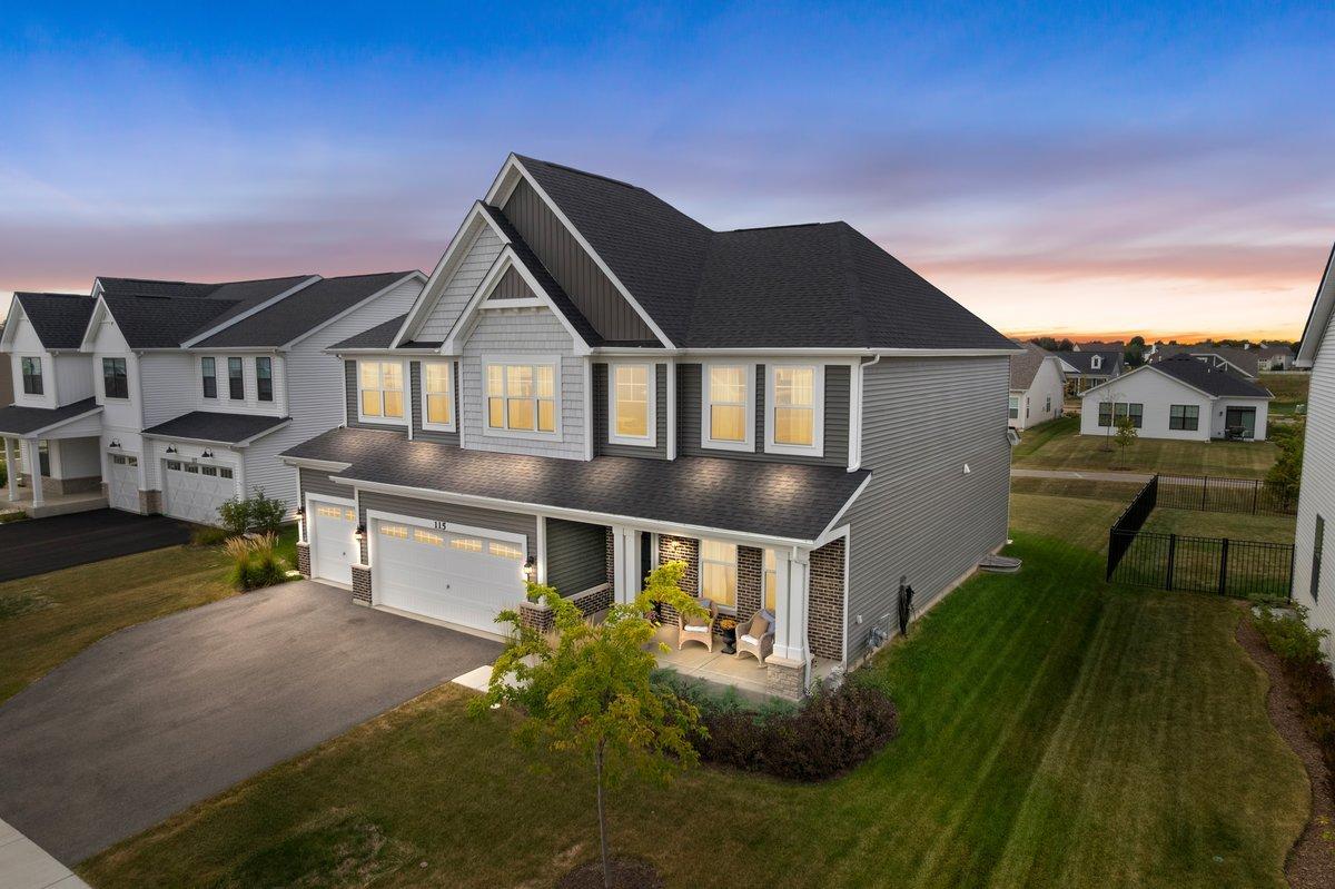 115 Piper Glen Ave., Oswego, IL 60543