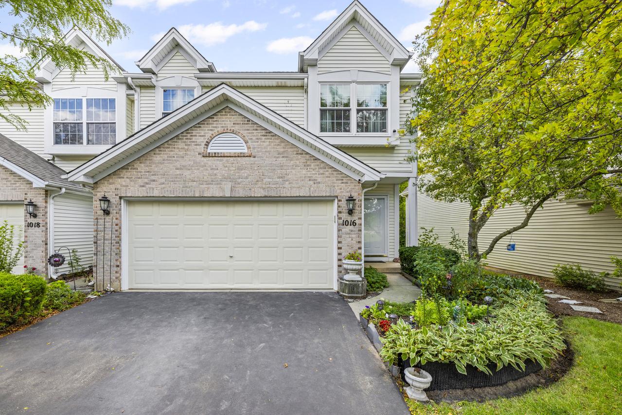 1016 Viewpoint Dr., Lake In The Hills, IL 60156