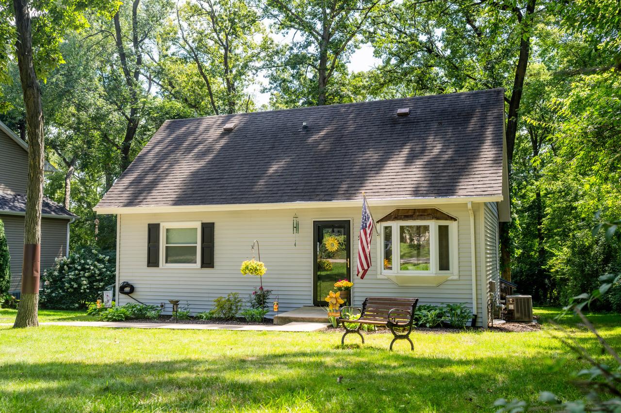 237 Rochester Rd., Poplar Grove, IL 61065
