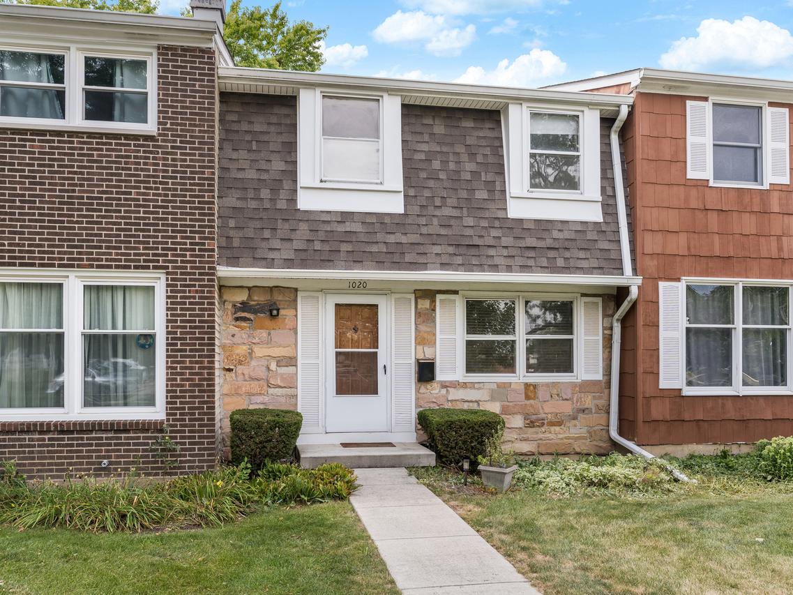 1020 Denham Pl., Schaumburg, IL 60194