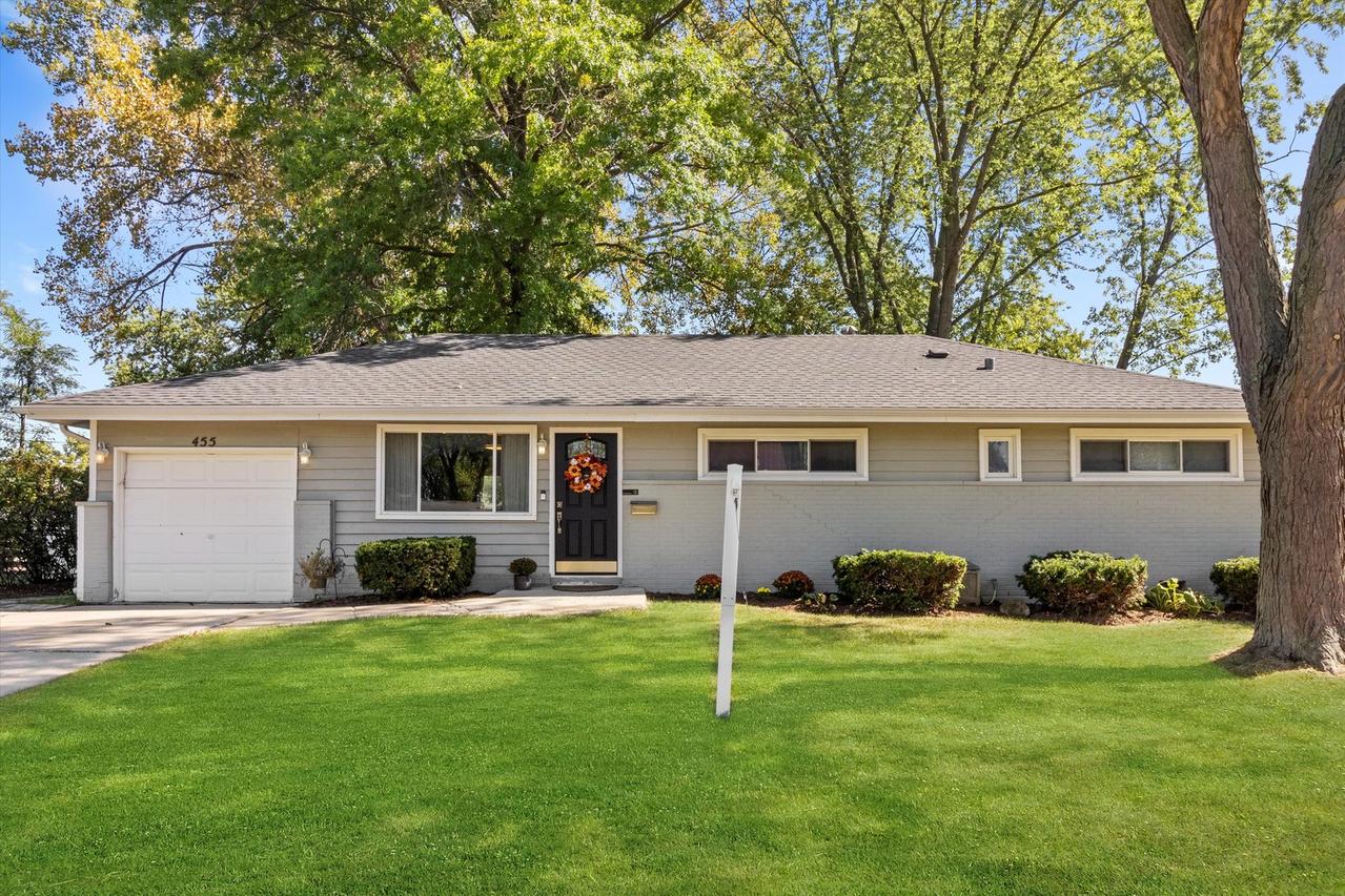 455 Mohave St., Hoffman Estates, IL 60169