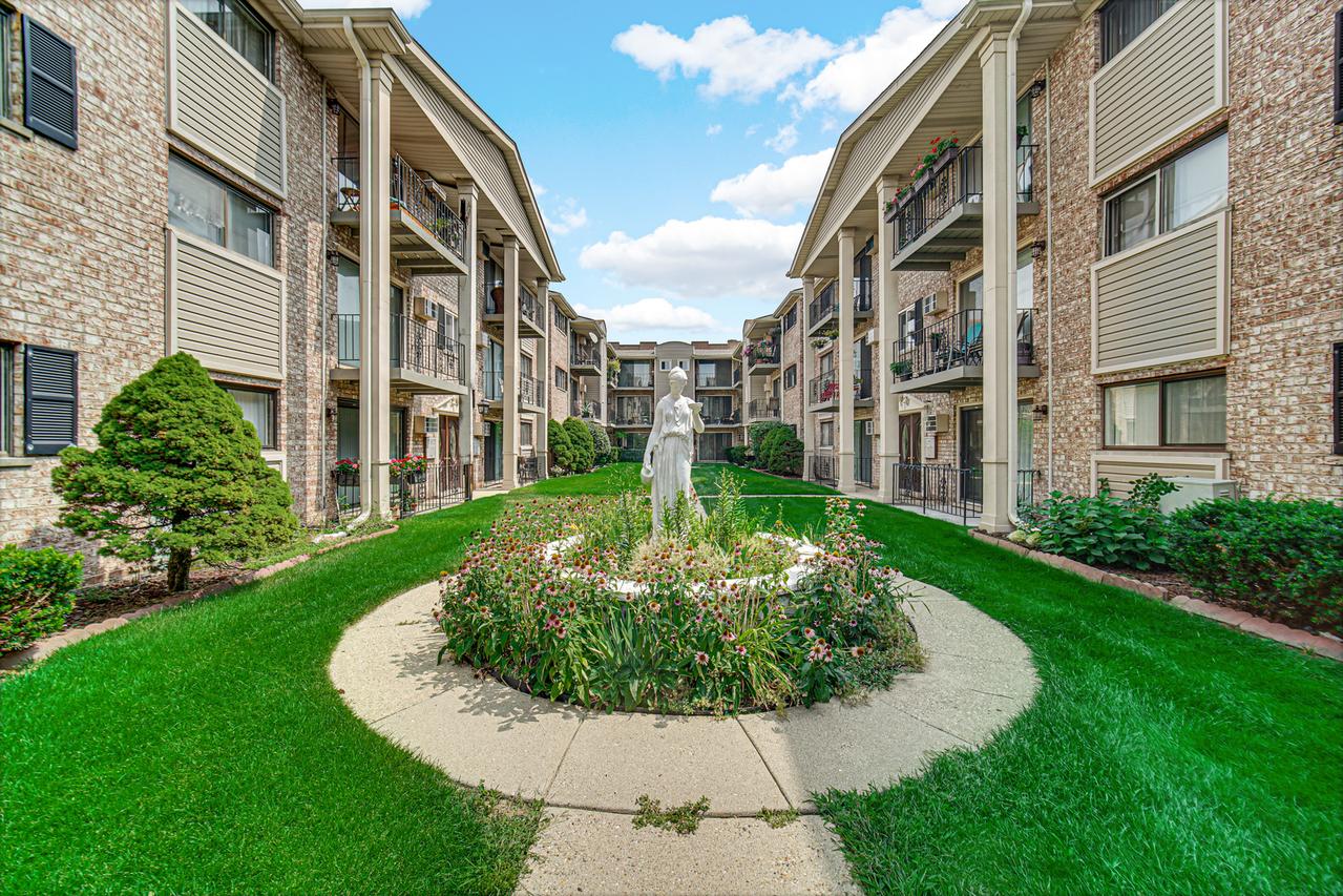 5331 N Delphia Ave. #131, Chicago, IL 60656