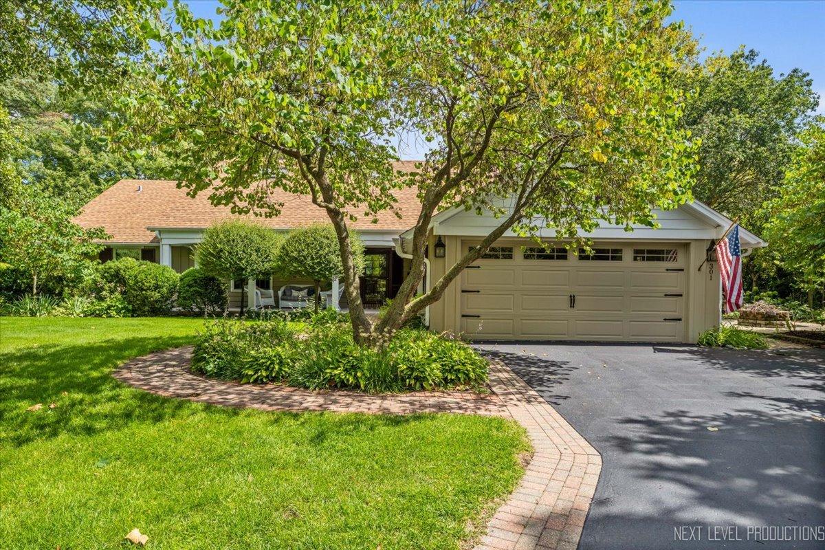301 Country Club Pl., Geneva, IL 60134