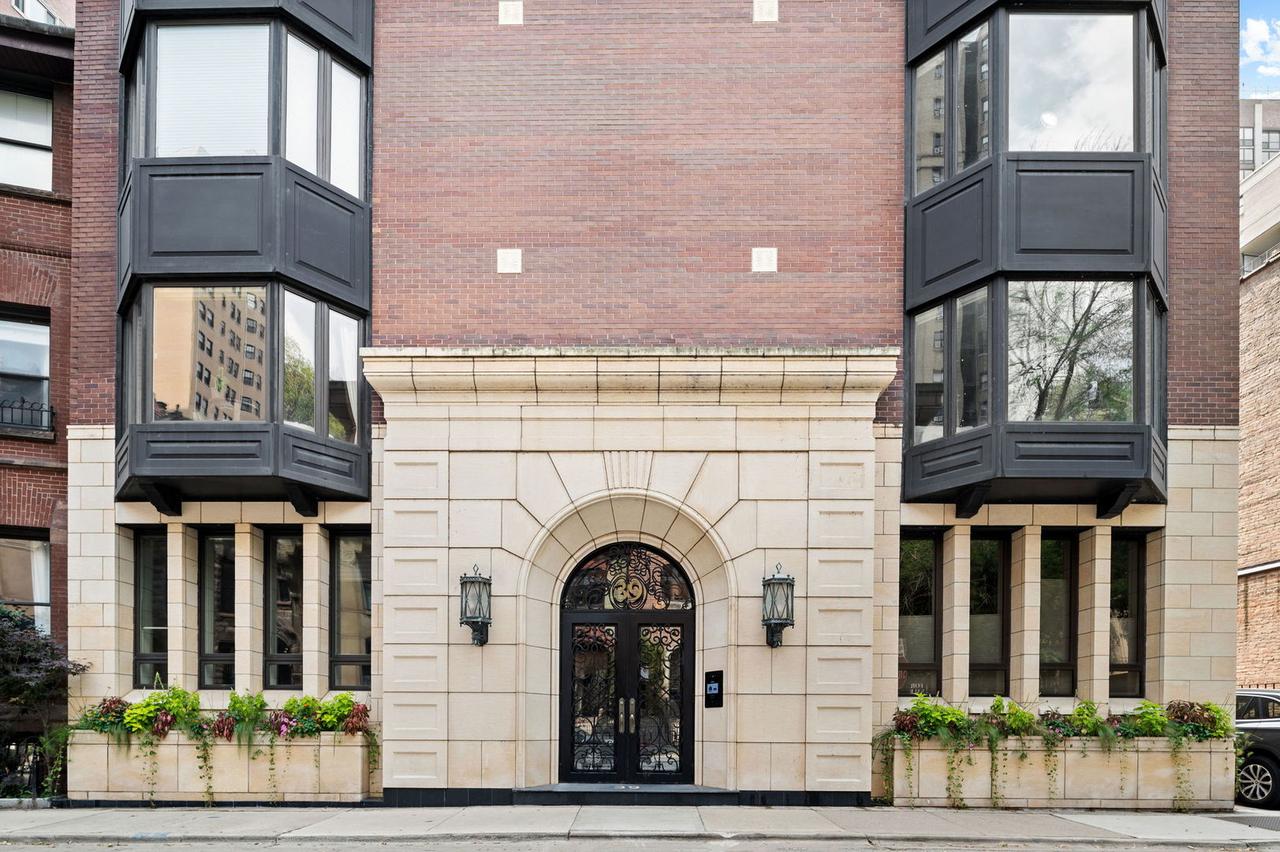 39 E Schiller St. #4W, Chicago, IL 60610