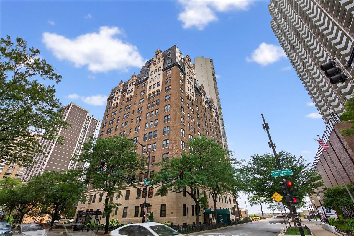 6101 N Sheridan Rd. #12E, Chicago, IL 60660