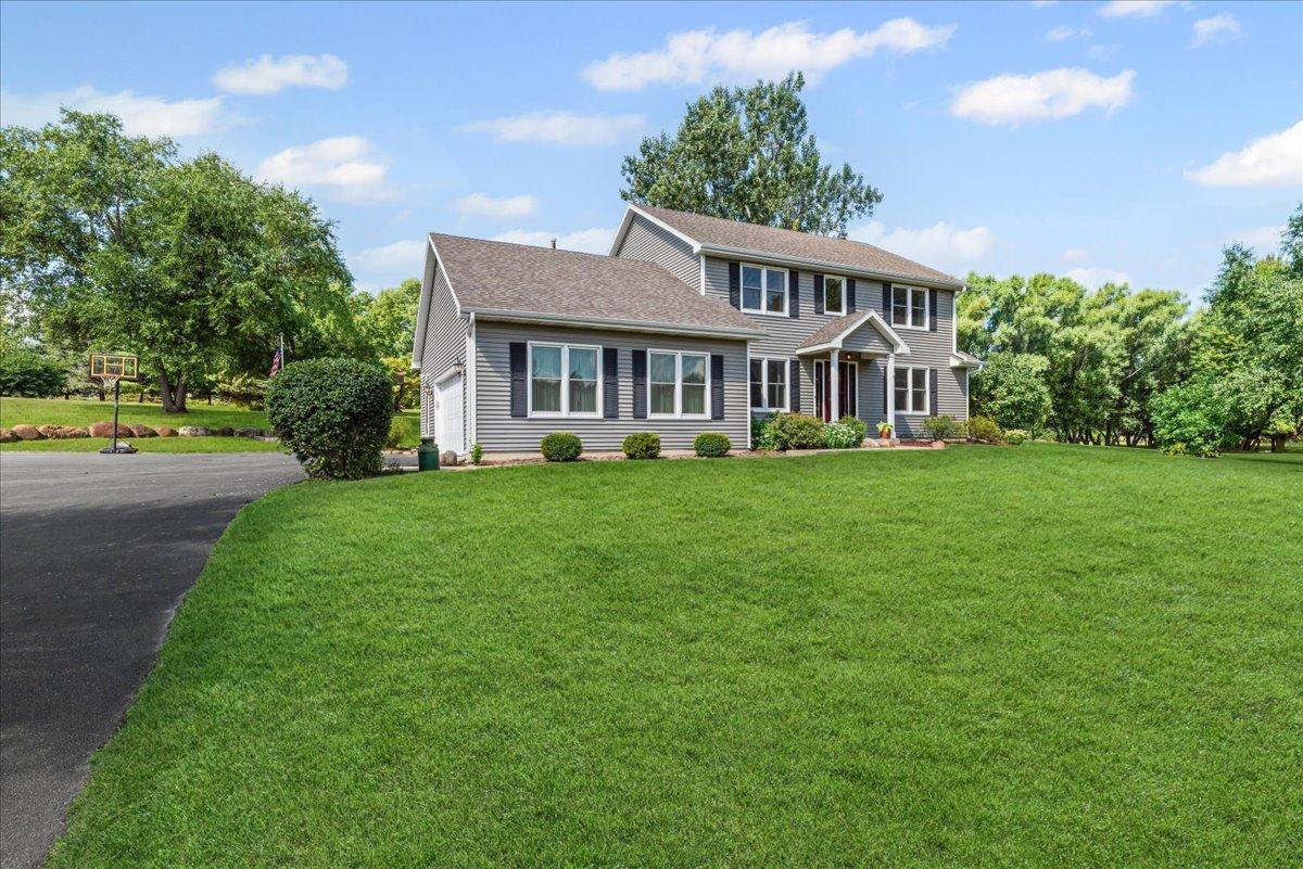 11111 Huron Dr., Spring Grove, IL 60081