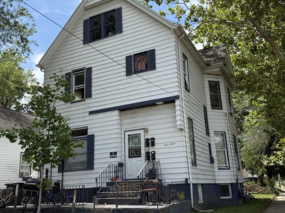 412 N Roosevelt Ave., Bloomington, IL 61701