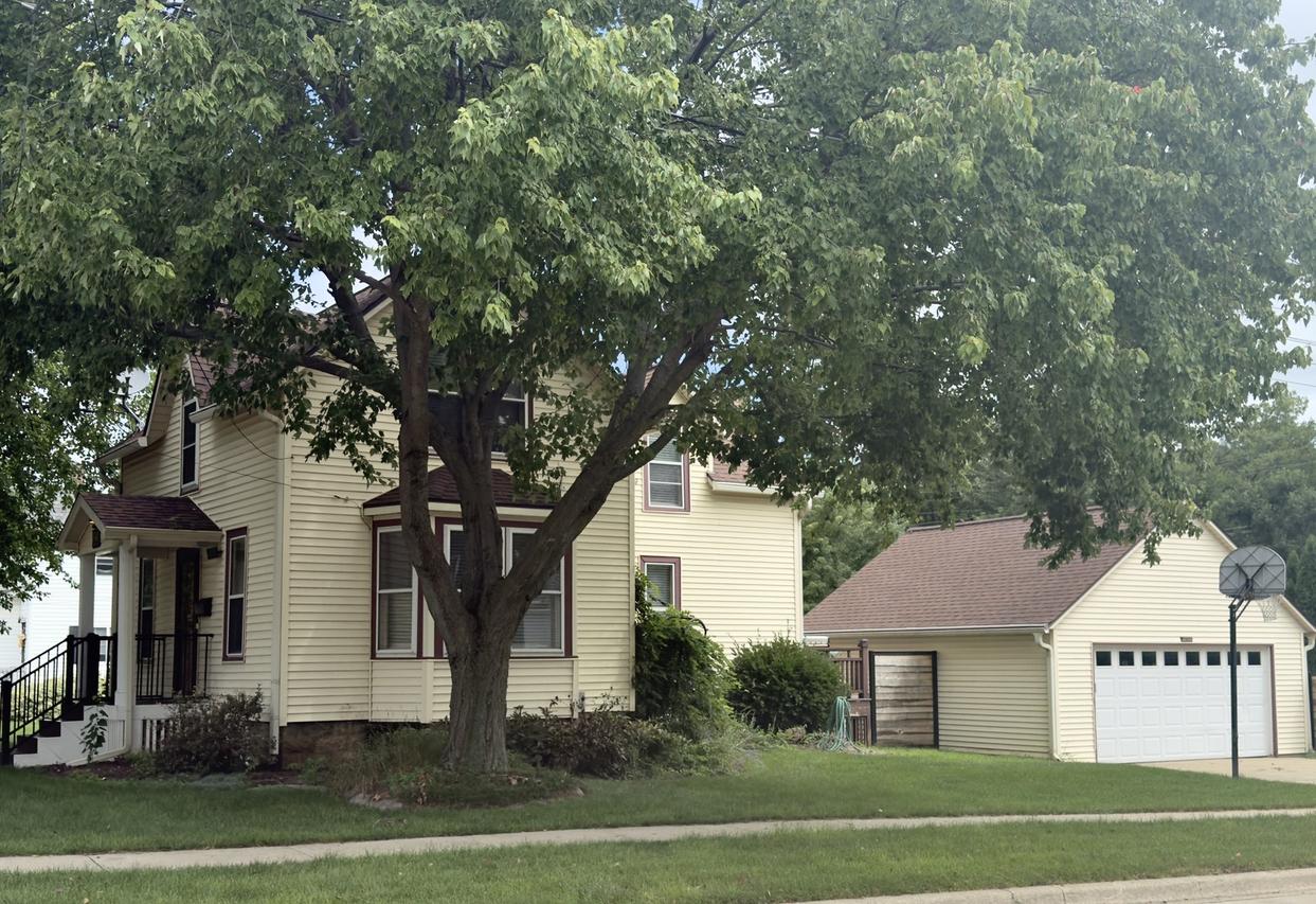 140 Greeley St., Sycamore, IL 60178