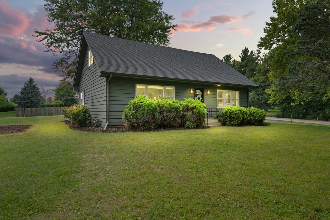 40w897 Brown Rd., St. Charles, IL 60175