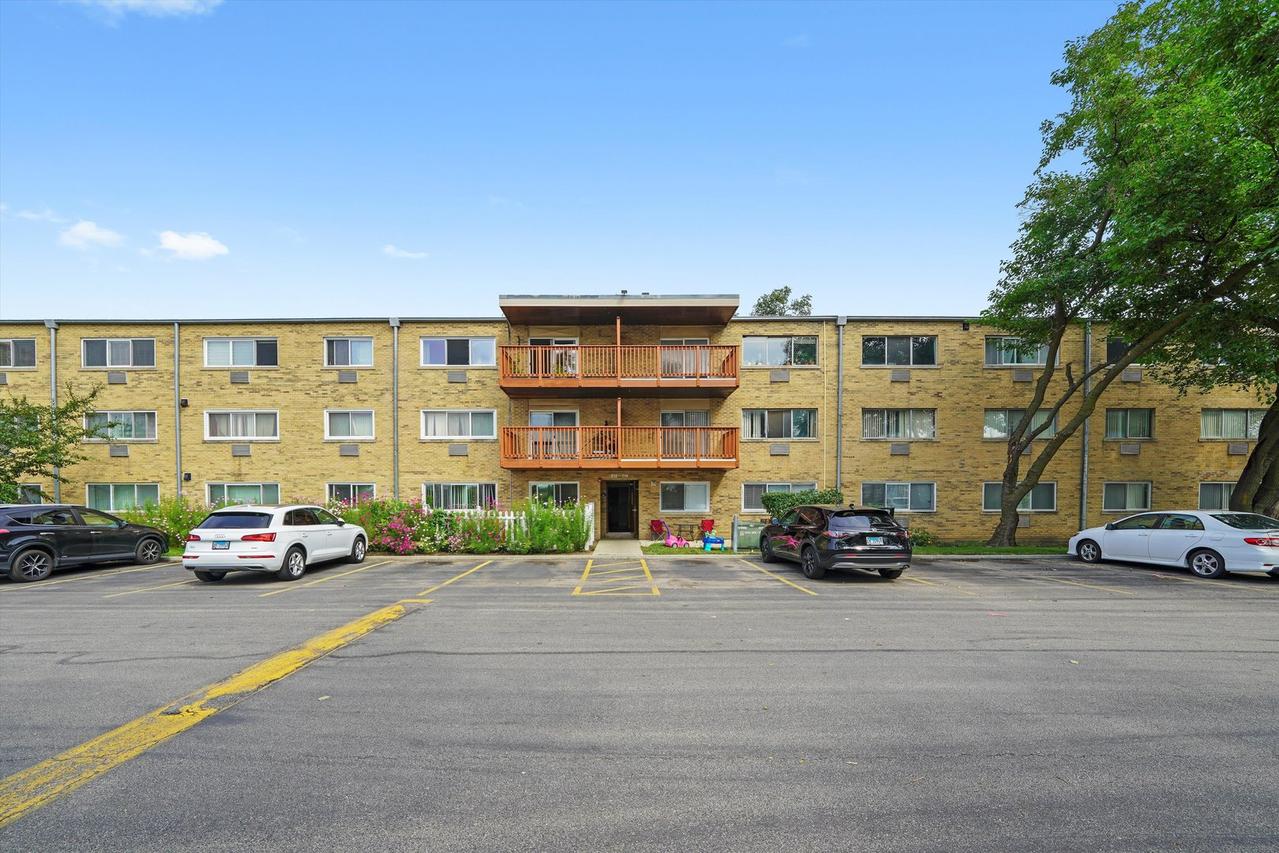 712 Dempster St. #F209, Mount Prospect, IL 60056