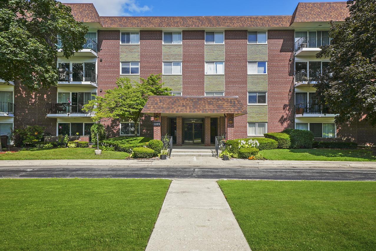 1025 S Fernandez Ave. #4C, Arlington Heights, IL 60005