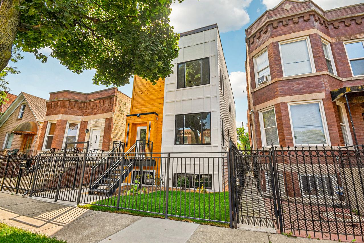 932 N Monticello Ave., Chicago, IL 60651