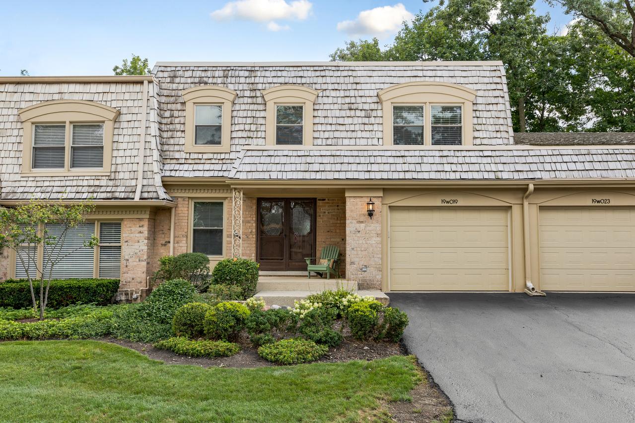 19W019 Avenue Barbizon St., Oak Brook, IL 60523